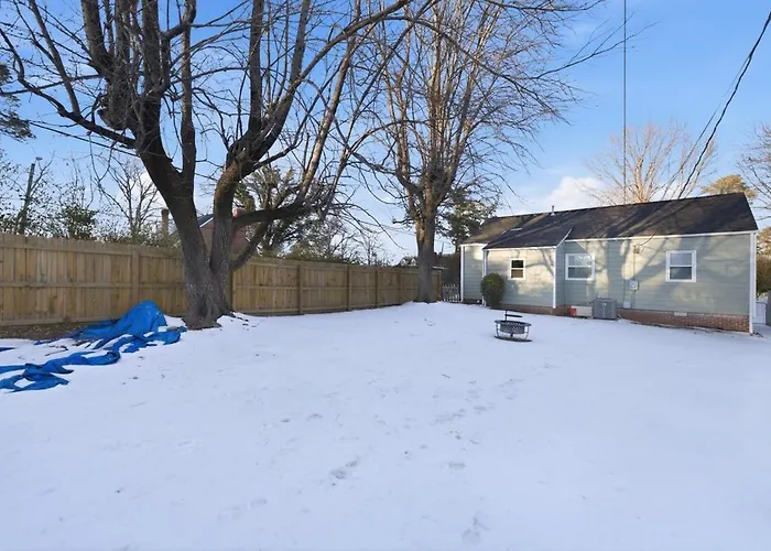 Private 3 Bedroom House W Fence Near Scotts Addition!