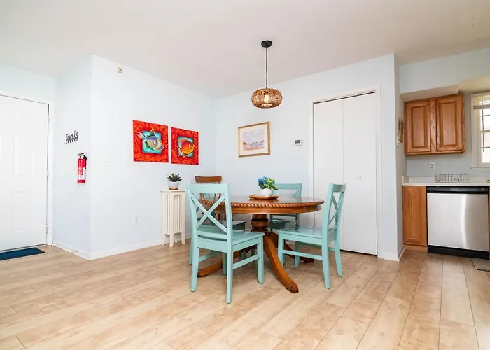Coastal 1 Bed Sleeps 4 With Private Balcony