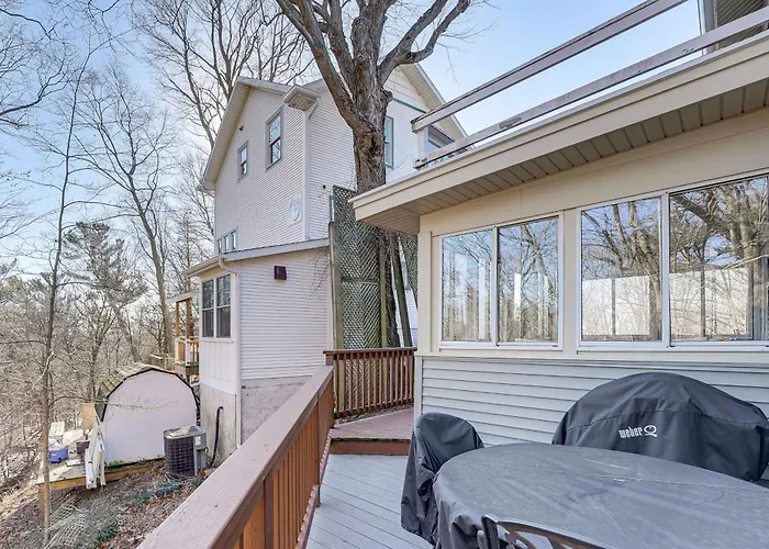 Walk To Beach! Serene Lake Michigan Home W/ Deck