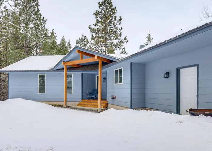 Deck + Game Room: Secluded Cabin Near Lake Cascade
