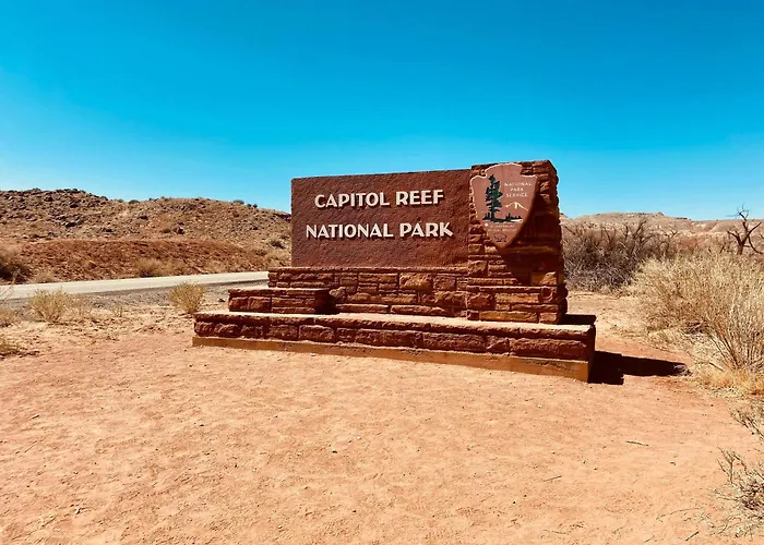 Modern Glass Retreat By Capitol Reef