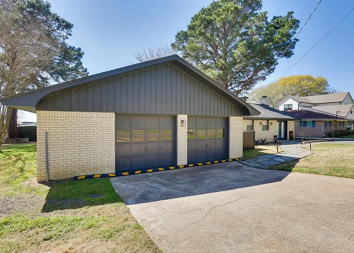 'The Lake House' W/ Dock & Patio In Livingston