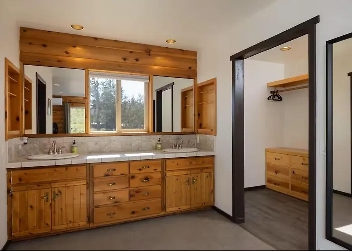 Sisters Cabin