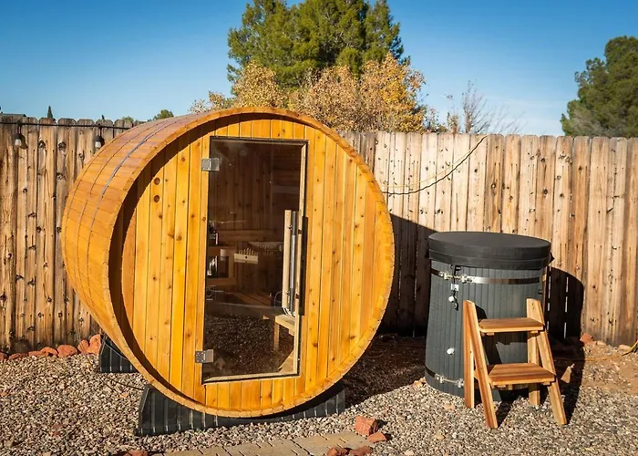 Cactus Hollow~Spa~Sauna~Cold Plunge~Theatre~Golf