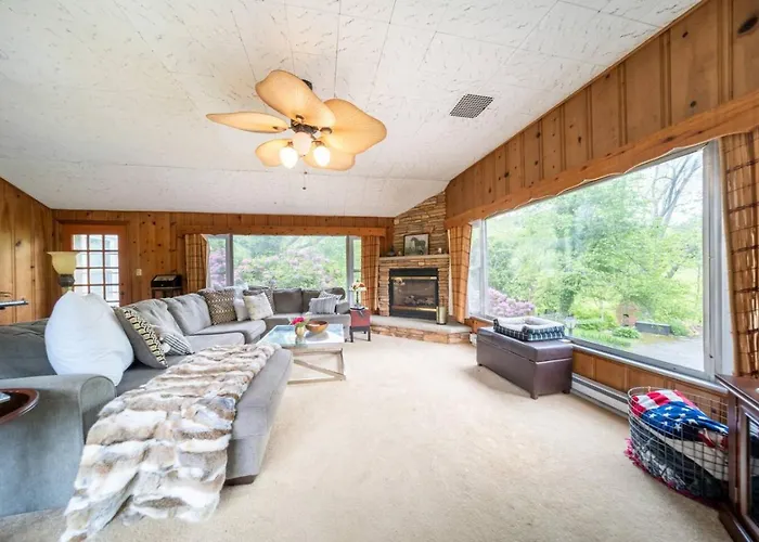Novelty Wooded Retreat