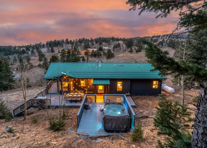 Mountain View Retreat - Game Room, 2 Living Areas, Hot Tub, Fire Table