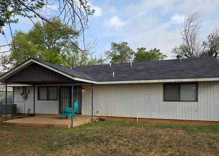 Charming Midwest 3 Bedrooms 2 Bathrooms