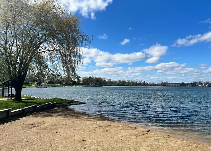 Ivp Manor House By Lake Beach And Naval Base