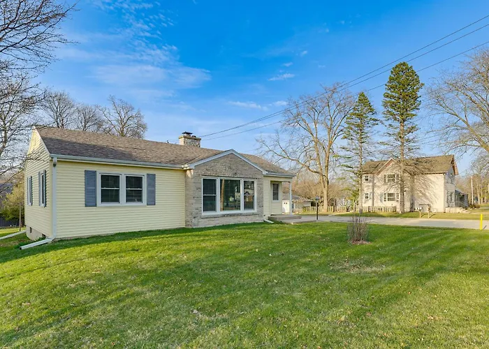 Williams Bay Retreat: Walk To Geneva Lake & Town!