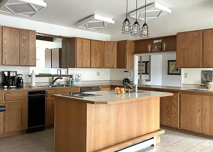 Charming, Spacious, Contemporary Mountain Retreat