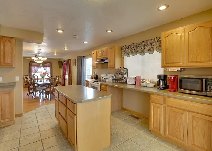 Mtn-View Home W/ Deck, 2 Mi To Mickelson Trail!
