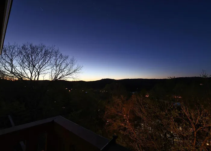 Holiday Island Escape W/ Panoramic Lake Views