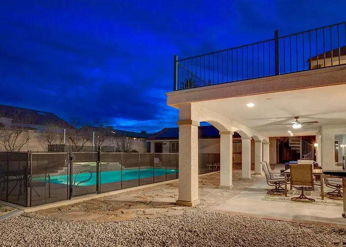 5Bdrm Lux Estate- Heated Pool And Neon Arcade Room