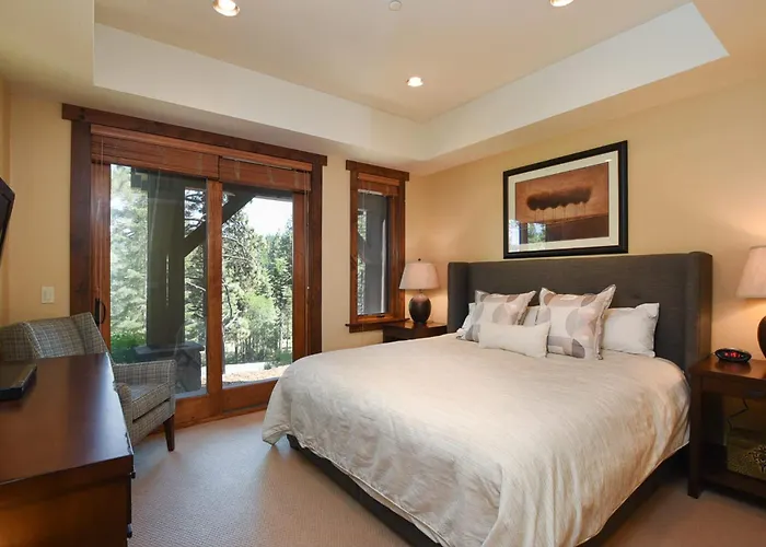 Luxury Northstar Home| Hot Tub| Walk To Ski Lifts