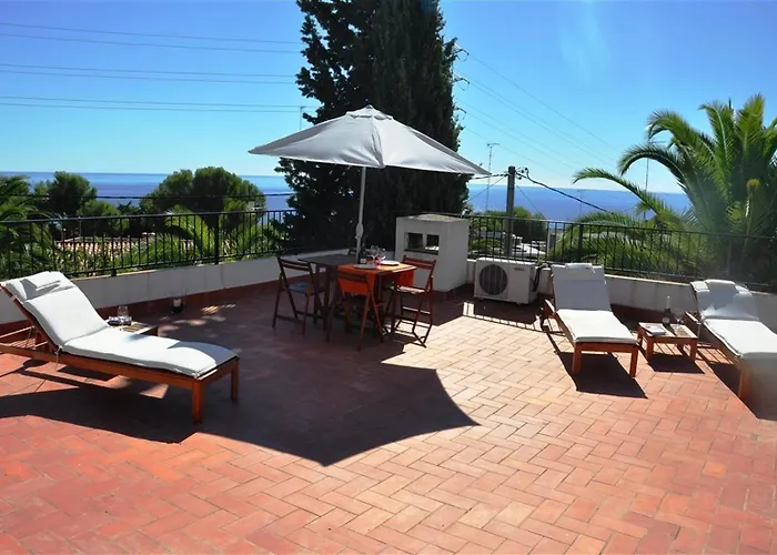 Villa Besides The Sea - 3 Bedrooms
