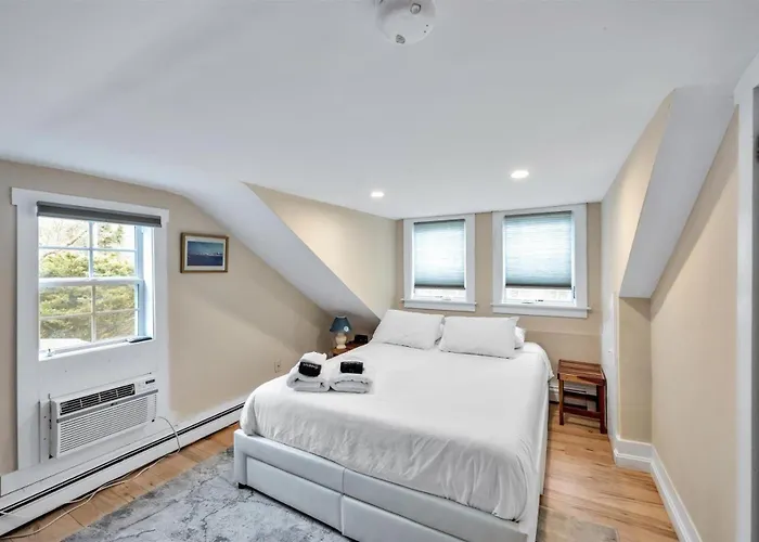 3 Bedroom Cape House By Leavetown Vacations