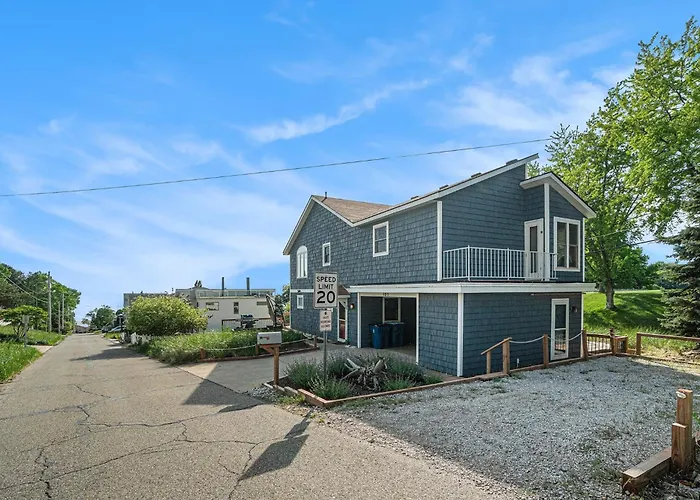Spacious 4Bdr Blue Haven Cottage In Grand Haven 150