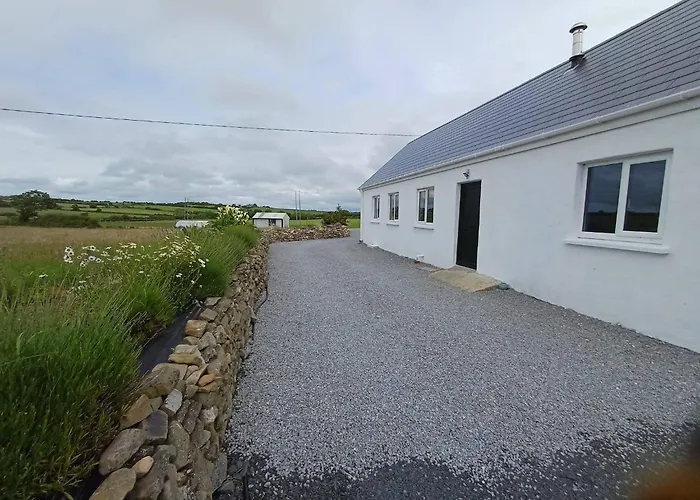 Sleeps5-200Yrfarmhouse-Freeparking-Garden