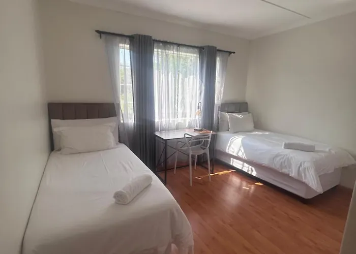 Modern , Spotless Townhouse In Quiet Estate - Pietermaritzburg