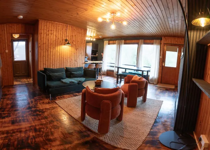 Kingswood Pods And Lodges
