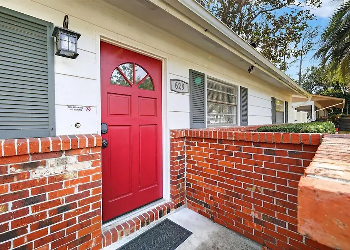 Cozy Stay In Ocala, King Bed, Fenced Yard, Wifi, Near Wec & Historic Downtown, Dogs Ok