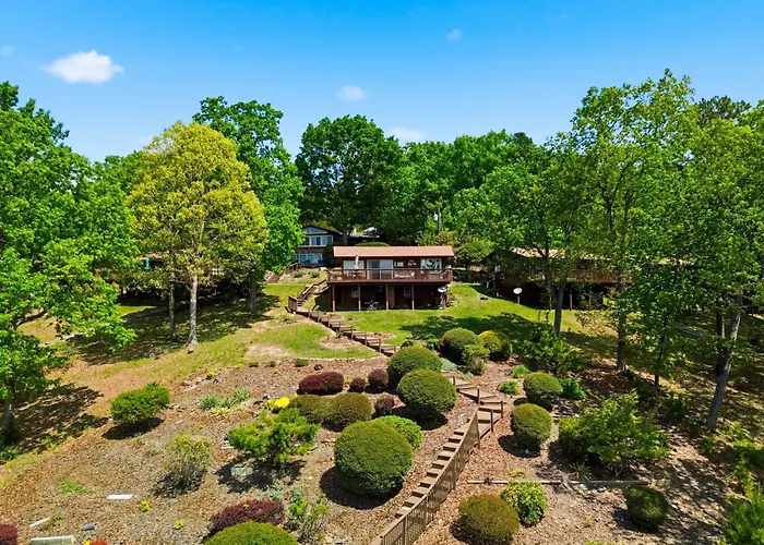 Cute And Comfy Cabin, Stunning Lakefront Views,
