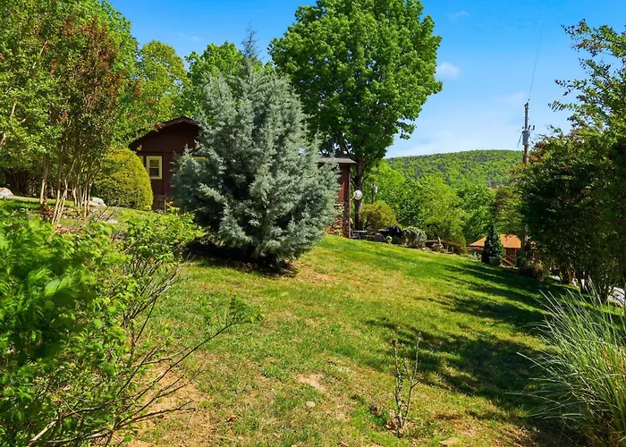 Lake Escape To An Elegant 4 Bedroom Home 3 Bath Home