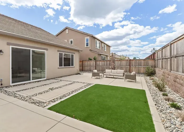 Monthly Or Daily Stay In Spacious 4Bd For Family Or Work With Outdoor Backyard And Bbq Grill