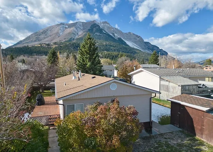 Hillcrest Hideaway Spacious Mountain View Oasis