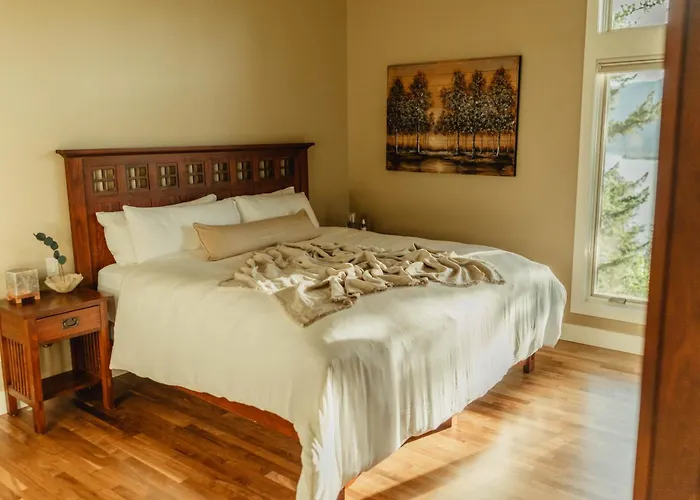 Okanagan Lake View Villa With Pool Sauna Cold Plunge