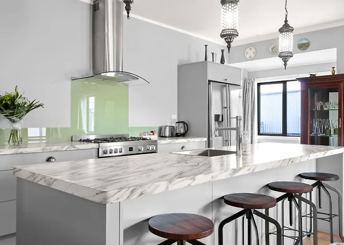 Central Family Home 5 Min To Cbd!