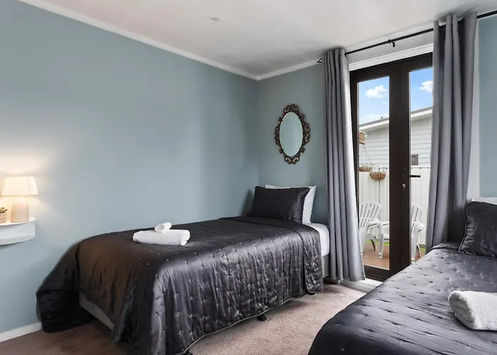 Central Family Home 5 Min To Cbd!