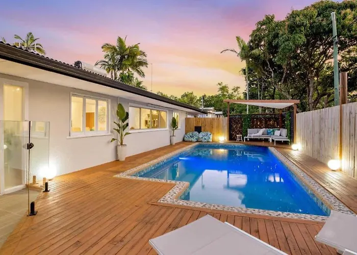 City Haven - Coastal Retreat With Pool & Backyard