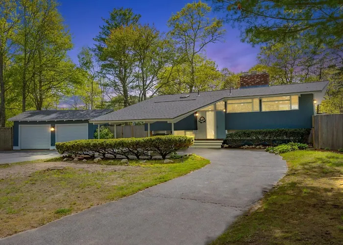Relax At This Dog-Friendly Sandwich Retreat