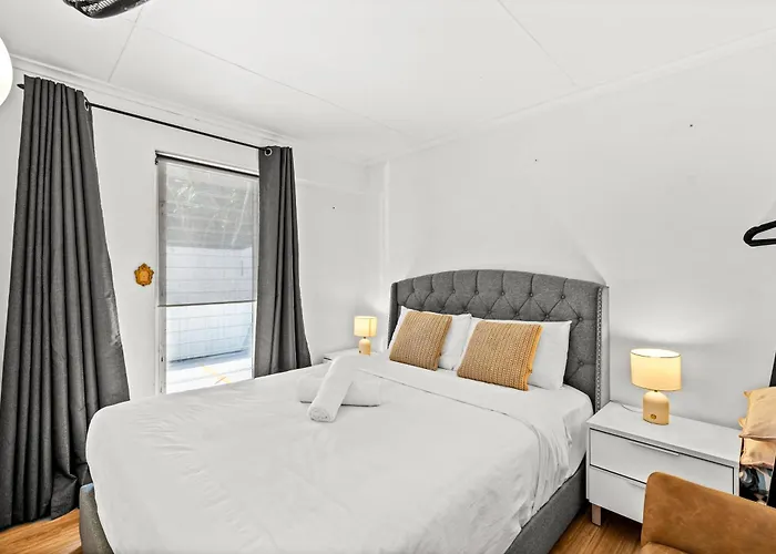 2Br Home Near Suncorp In Paddington Freeparking