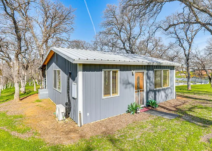Fish, Hike & Relax: Rural Red Bluff Cottage