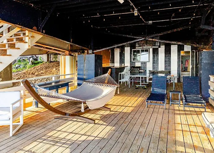 Malibu Beachfront Home With Rock Spa Ocean Views & Huge Deck