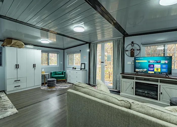 Modern Container Home Private Hot Tub & Fire Pit Near Pipestem State Park