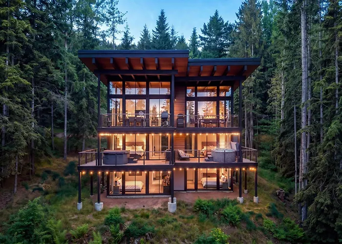 Ski-In/Out Mountain Home W/ Hot Tub, Near Seattle