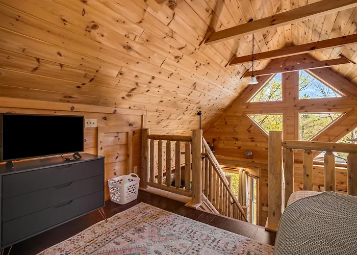Cozy Modern 2-Bedroom Cabin Getaway