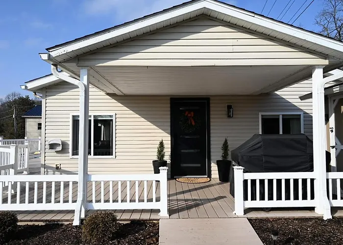 Pondside Abode