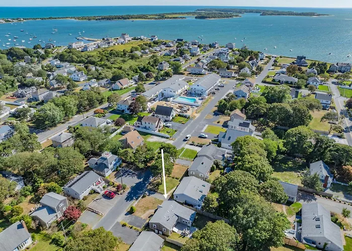 Sunny Cape Cod Cottage Near Lewis Bay