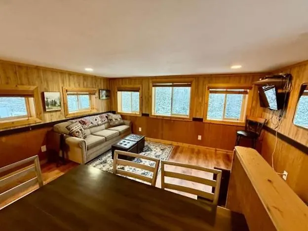 Denali Park View Family Log Cabin