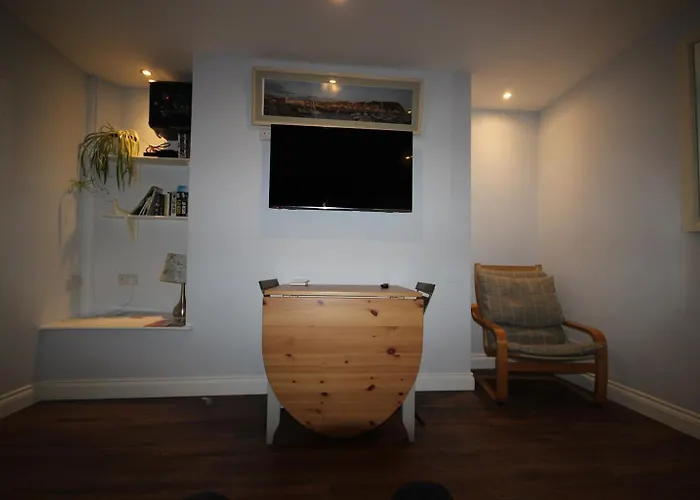 Seaside Hideaway - Free Onstreet Parking