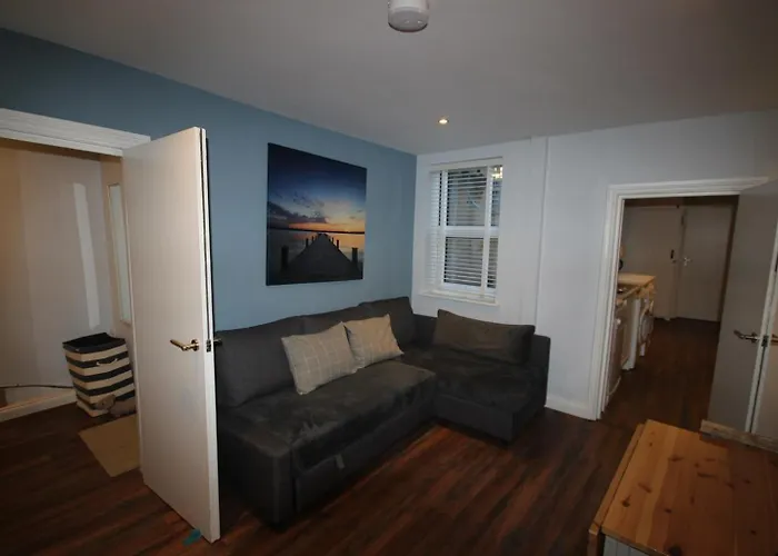 Seaside Hideaway - Free Onstreet Parking