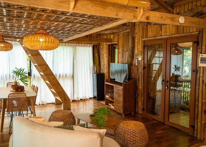 Treehouse De Valentine