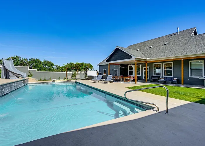 Hot Tub & Seasonal Pool: Remarkable Yakima Getaway