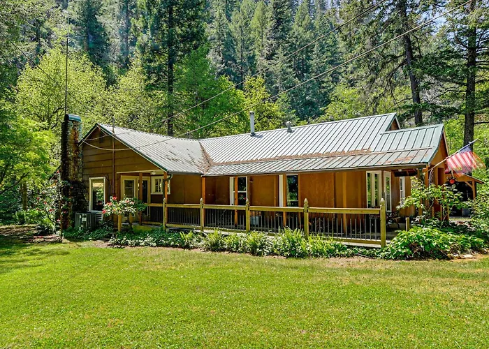 Outdoor Adventure: Tranquil Creekside Retreat