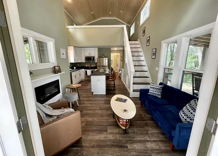 Fully Stocked Cabin Nestled Among The Trees In Tennessee