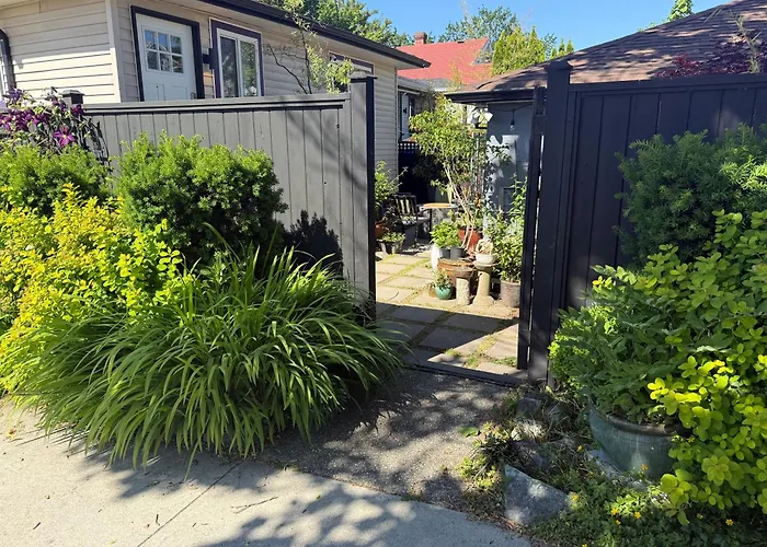 The Orange Door Bungalow- 2-Br W Private Yard, Walkable To Cafes & Restaurants, 10 Min To Dt